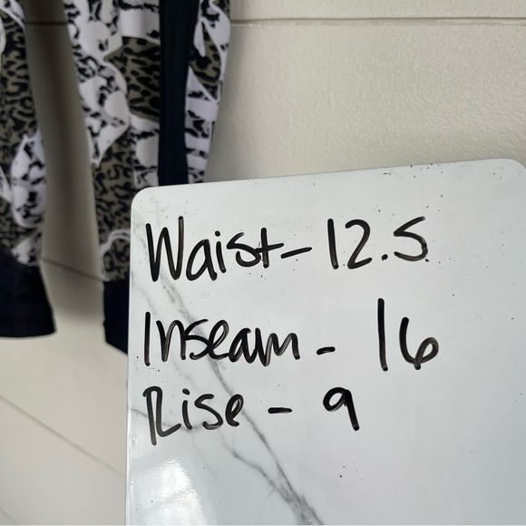 Revolve the Upside Cropped Floral Leggings - Picture 5 of 6